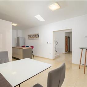 4 bedroom villa bedroom with pool, Svetvinčenat, Istria, sleeps 8
